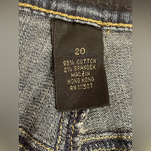 ROCAWEAR JEAN SHORTS. SILVER THREAD LOGO. WOMEN’S SIZE 20. BLUE, DARK WASH. - Picture 3 of 6